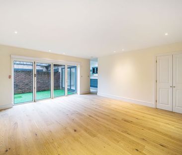 St Christophers Road, Haslemere, Surrey, GU27 - Photo 2