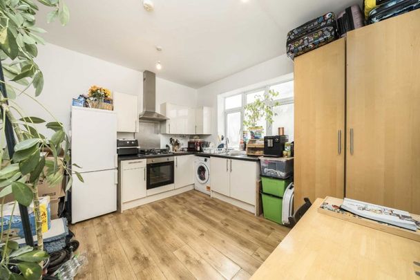 Station Road, NW4, London - Photo 1