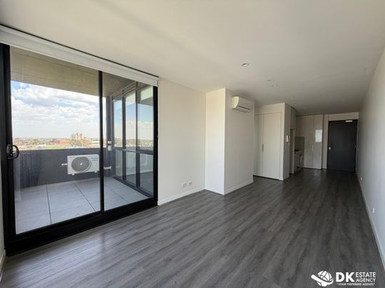 CONVENIENT LIVING IN THE HEART OF SUNSHINE - Photo 1