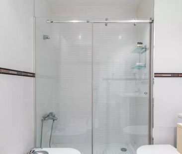 Charming room for rent in bright 3-bedroom apartment, L'Eixample - Photo 4