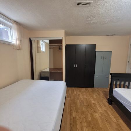 For Lease - 889 Blairholm Avenue Unit# main, Mississauga, Ontario - Photo 4