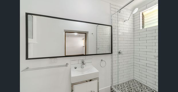 Spacious 4-Bedroom Lower-Level Unit in the Heart of Paddington - Photo 1