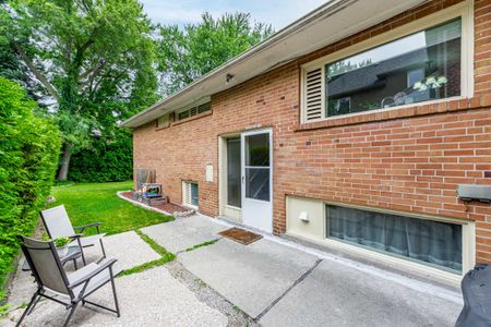 For Lease - 200 Cortleigh Boulevard, Toronto, Ontario - Photo 2