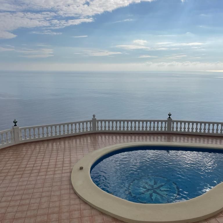 ANNUAL RENT. Beachfront villa for rent in Cumbre del Sol - Photo 1