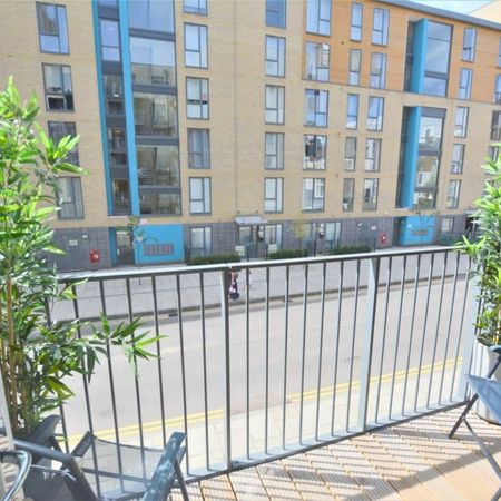 Charcot Road, NW9, London - Photo 4