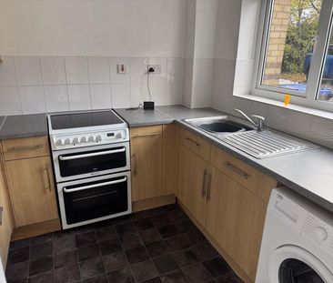 2 bedroom terraced house to rent - Photo 2