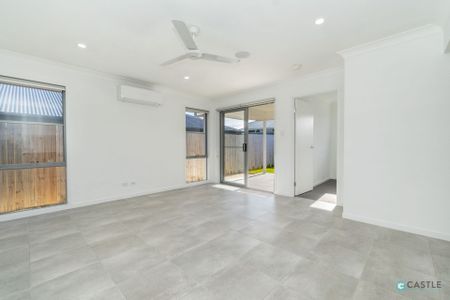 Stunning Modern Two Bedroom Duplex - Photo 3