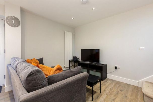 2 bedroom terraced house to rent - Photo 1