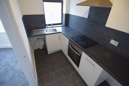To Let 1 Bed Flat - Photo 4