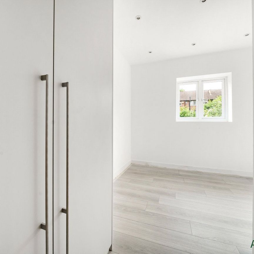 Regents Park Road, N3, London - Photo 1