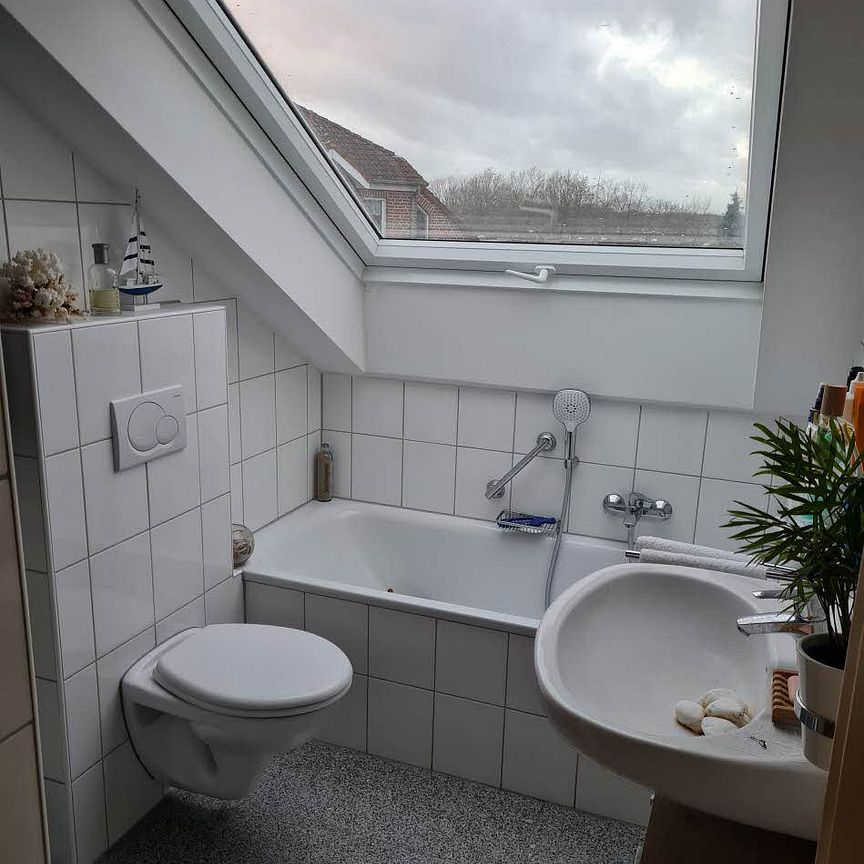 Super DG-Wohnung mit Balkon, Gäste-WC, TG-Platz, Granit-/Pakettböden, uvm. - Photo 1