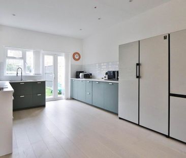 3 bedroom semi-detached house to rent - Photo 4