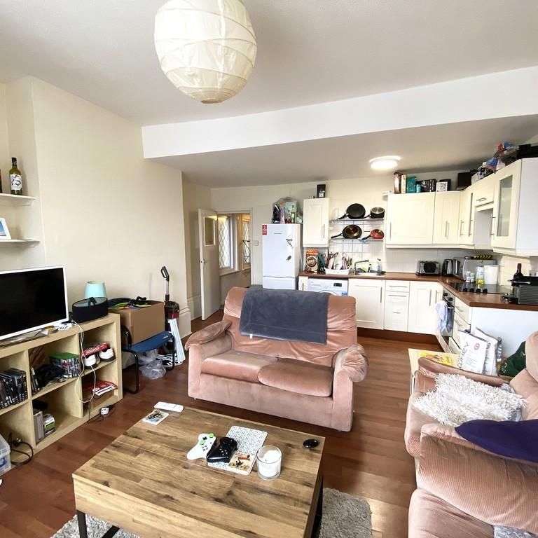 2 bedroom flat to rent - Photo 1