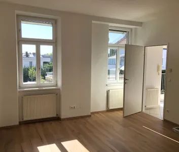 (reserviert) Helle, ruhige, neu renovierte 2-Zimmer Wohnung in Kagran zu vermieten - Photo 1