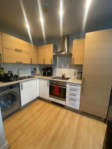 1 bedroom in a flat share to rent - Photo 4