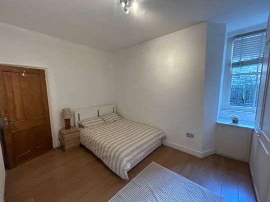 2 Bed Flat, Crookham Road, SW6 - Photo 1