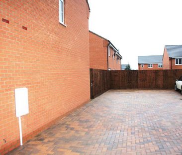 2 bedroom end of terrace house to rent - Photo 2