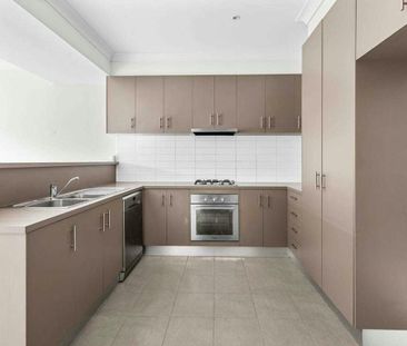 Spacious Family Living Opposite Parkland in Wyndham Green Estate!! - Photo 4