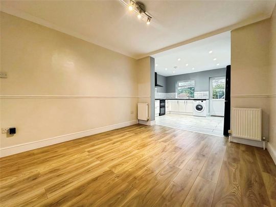 4 bedroom semi-detached house to rent - Photo 1