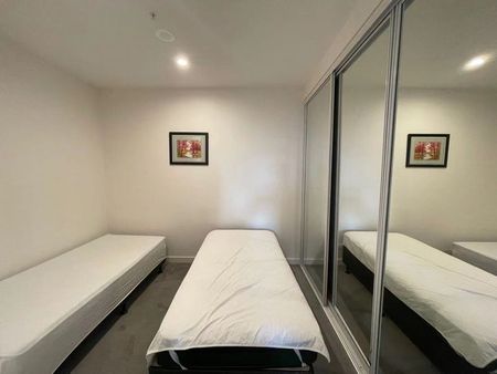 Furnished 2 Bedroom Apartments with City View in Central Location! - Photo 2
