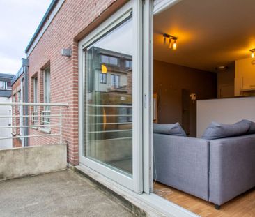 Appartement te huur in Etterbeek voor € 1.050 met 1 slaapkamer - Photo 2