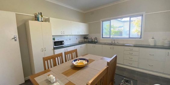 THREE BEDROOM HOME IN GOOD LOCATION! - Photo 3