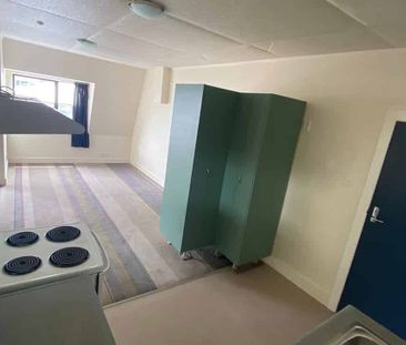 Chic 3BR Te Aro Apt - Central Living! - Photo 3