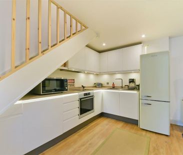 2 Bed Terraced House, Christchurch Close, SW19 - Photo 6