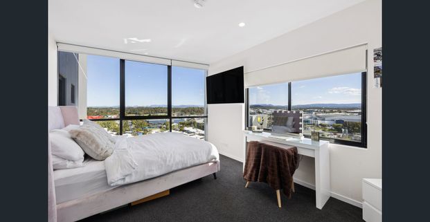 SEPARATE STUDIO LIVING IN BIGGERA WATERS – WATER & ELECTRICITY INCLUDED - Photo 1