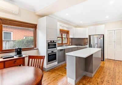 Spacious Family Home in a Premier Chatswood Location - Photo 5