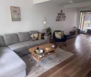 Beautiful townhouse in the heart of Mudgeeraba - Photo 1