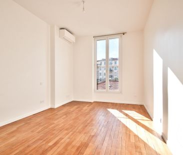 Location Appartement 4 pièces 93m² NICE 06100 - Photo 4