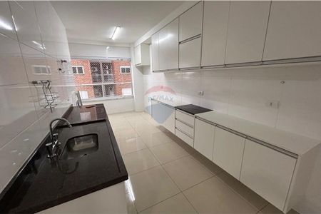 APARTAMENTO COM 02 DORMITÓRIOS SENDO 01 SUITE COM 02 VAGAS COBERTAS DE GARAGEM - Foto 5