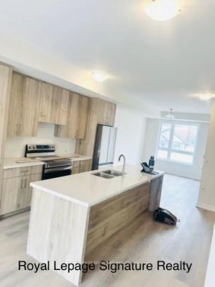 Condo Townhouse For Lease | W9244379 - Photo 1