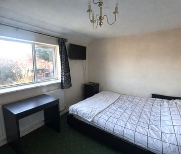 Homestall, Guildford - 3 bedrooms Property for lettings - Seymours - Photo 4