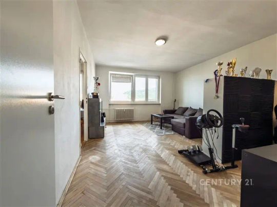 Pronájem bytu 2+1 s balkonem, Kopřivnice, ul. I. Šustaly. - Fotografie 1