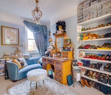A wonderfully presented four bedroom house in the heart of Barnes. ... - Photo 2