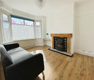 3 bedroom semi-detached house to rent - Photo 5