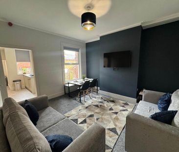 1 bedroom in a house share to rent - Photo 2