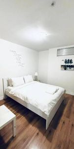 Beautiful 2 Bedroom Private Suite, Recently Renovated - Photo 3