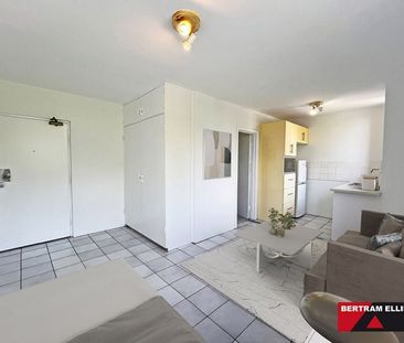 Studio Apartment in Great Location! - Photo 2