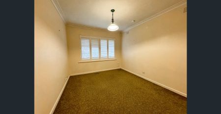 Beautiful 3 Bedroom Home in Prime Location! - Photo 5