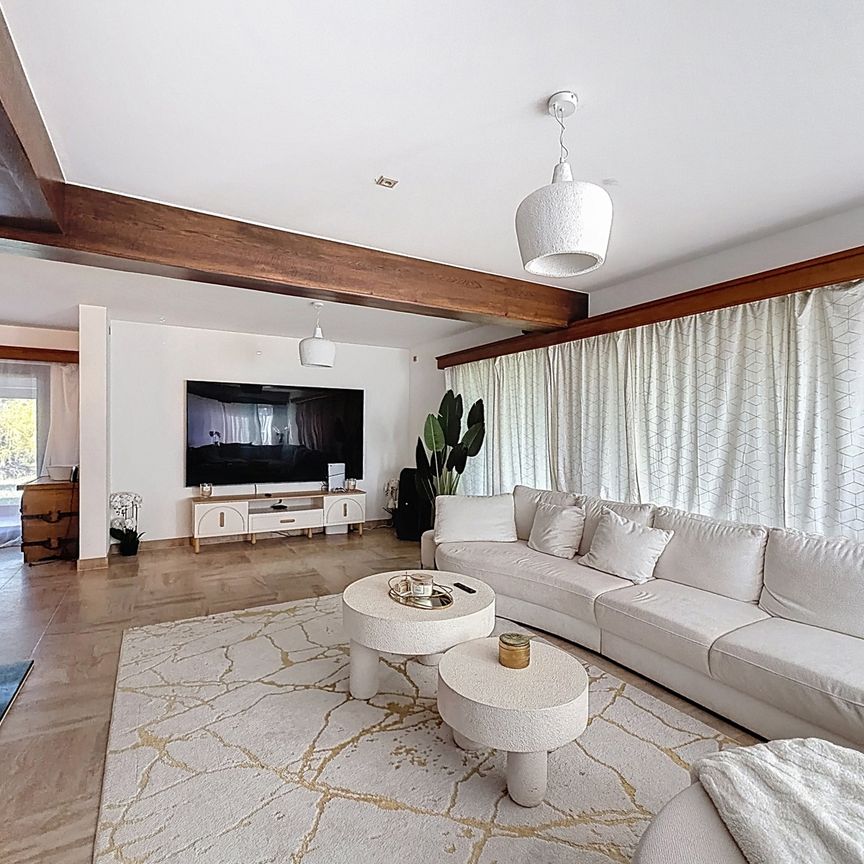 Ruime villa met 5 slaapkamers en grote tuin - Photo 1