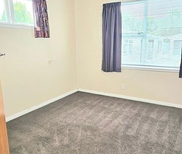 Charming 3BR Home in Palmerston Nth! - Photo 5