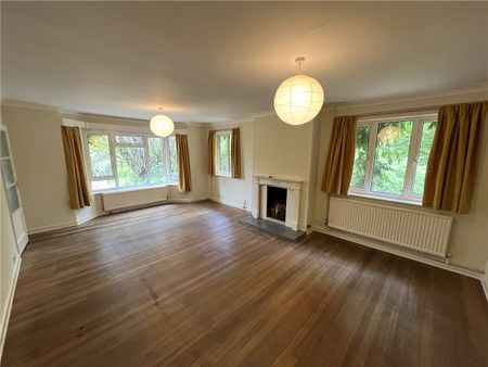 A spacious 4 bedroom detached house situated in a quiet cul-de-sac located in North Newbury. - Photo 2