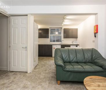 6 bedroom terraced house to rent - Photo 1