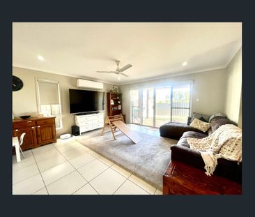 Modern 4 Bedroom Family Home in Quiet area - Photo 1