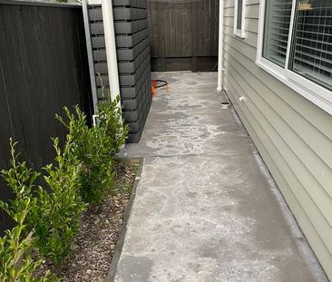 Central Standalone 3BR internal garage - 3 WC's! - Photo 3