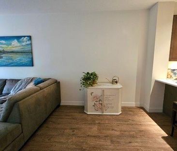 Top Floor South Pointe Walk 1 Bedroom, Flex Area - 1 Full Bathroom - Photo 3