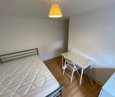 Room in a Shared Flat, Percy Road, W12 - Photo 3